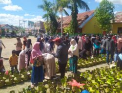 Warga Kuta Baro Antrian di Lokasi Operasi Gas Elpiji 3kg
