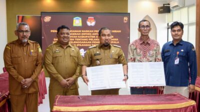 Pj Bupati Aceh Besar dan KIP Aceh Tandatangani NPHD