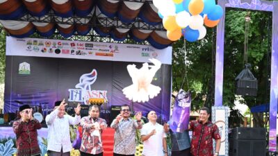 Hadiri Flash Predominance SMA Modal Bangsa, Pj Bupati Iswanto Serahkan Bantuan