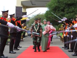 Kapolda Lepas Mayjen TNI Novi Helmy Prasetya dengan Rantis Korps Brimob Polda Aceh