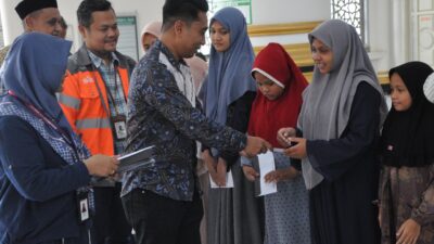 Plt Kadinsos Aceh Besar Santuni 227 Anak Yatim dan Serahkan Bantuan untuk Masjid