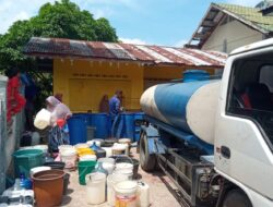 Giliran Warga Lamlhom Terima Bantuan Air Bersih dari PDAM Tirta Mountala