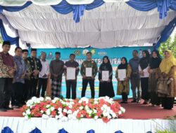 Kemenag Kota Sabang Serahkan Puluhan Sertifikat Halal Kepada Pemilik Usaha