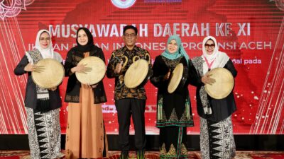 Pj Gubernur Safrizal Ajak Bidan Berperan Aktif Turunkan Angka Kematian Ibu dan Bayi Serta Stunting di Aceh