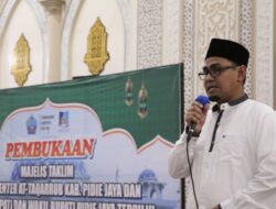 Waled Munir Kiran “Peusijuk” Bupati-Wabup Pijay Terpilih