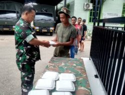Berkah Ramadhan, Kodim 0101/KBA Bagikan Nasi dan Takjil Gratis untuk Warga