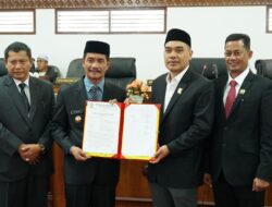 Hadiri Sidang Paripurna DPRK, Wabup: Pemkab Aceh Besar Prioritaskan Optimalisasi dan Pelayanan Publik