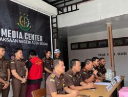 Kejari Aceh Besar Terima Tersangka dan BB Kasus Korupsi Dana SPP PNPM, Kerugian Negara Rp1,6 Miliar