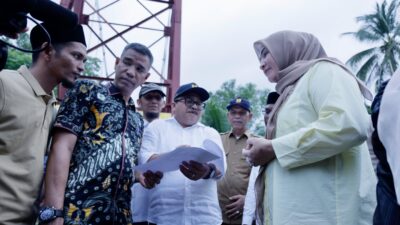 Ketua TP PKK Aceh Tinjau Jembatan Krueng Sawang yang Ambruk