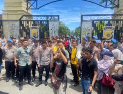 Temui Pendemo, Kapolda Aceh: Terima Kasih Sudah Sampaikan Aspirasi dengan Tertib
