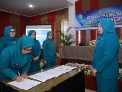 Ketua TP PKK Aceh Besar Lantik Lima Ketua TP PKK dan Kukuhkan Bunda PAUD Kecamatan