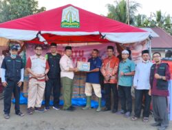Lembaga Sadaqa Salurkan Bantuan Mesin Penyuling Air Bersih untuk Korban Banjir di Gampong Cot Ara
