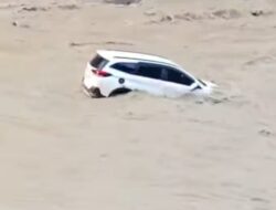 Jembatan Arul Nangka Ambruk, Mobil Dinas Camat Pantan Cuaca Gayo Lues Hanyut
