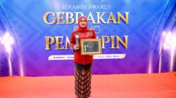 Aktif di Masa Bencana, Kak Na Terima Serambi Awards Srikandi Pemulihan Aceh