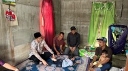 Bupati Aceh Selatan Serahkan Bantuan untuk Keluarga dengan Tiga Anak Penyandang Disabilitas