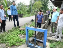 Tinjau Saluran Irigasi Rusak di Lambarih Jurong Raya, Staf Ahli Bupati Aceh Besar: Perlu Mendapat Perhatian