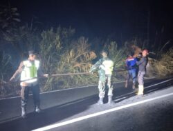 Polisi Bantu Pemadaman Kebakaran Lahan di Bener Meriah