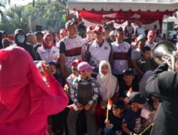 Pj Gubernur Saksikan Pawai Budaya HUT Ke-78 RI Bersama Ribuan Masyarakat