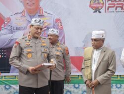 Kapolda Aceh Hadiah Al-Quran dan Kitab untuk Dayah Ruhul Fatayat Seulimeum