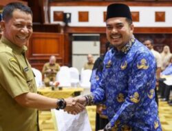 Pj Gubernur Serahkan Secara Digital 3.360 SK Pensiun dan Naik Pangkat PNS