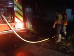 Gedung Arsip Pemkab Bireuen Terbakar, Petugas Berjibaku Padamkan Api