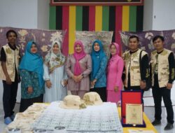 Pj TP PKK Aceh Besar Buka Pameran Seni Ecoprint ISBI Aceh