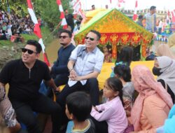 Pawai Kapal Hias PKA-8 di Krueng Aceh Hipnotis Ribuan Penonton