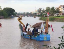 Kontingen Aceh Besar Ikut Pawai Perahu PKA-8 di Krueng Aceh