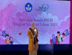 Wardiati Terima Penghargaan Wiyata Dharma Utama dari Kemendikbud Ristek RI