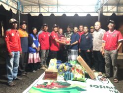 Dinsos Aceh Besar Serahkan Bantuan Masa Panik Korban Kebakaran di Kuta Baro