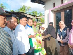 Pj Bupati Serahkan Bantuan Masa Panik Korban Kebakaran di Kuta Baro