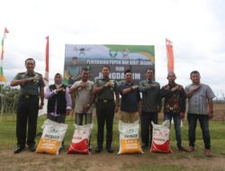 Pangdam IM Serahkan Bibit Jagung untuk Warga Siron Blang