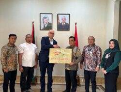 Bank Aceh Serahkan Donasi Untuk Palestina Rp 1,05 Milyar