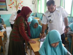 Pj Bupati Aceh Besar Tinjau Pelaksanaan Ujian SMPN 3 Ingin Jaya
