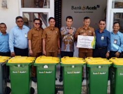 Bank Aceh Serahkan 17 unit Tong Sampah Kepada Pemko Banda Aceh