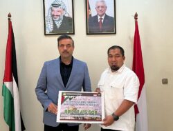Pj Bupati Iswanto Serahkan Donasi Masyarakat Aceh Besar untuk Palestina