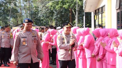 Pisah Sambut Kapolres Aceh Besar Diwarnai Gelar Tradisi Pedang Pora
