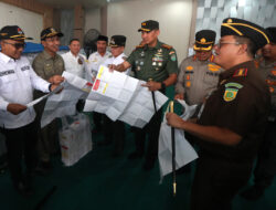Forkopimda Banda Aceh Pantau Gudang Logistik dan Pelipatan Surat Suara Pemilu 2024