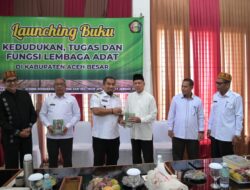 Pj Bupati Aceh Besar Launching Buku Kedudukan Tugas dan Fungsi Lembaga Adat