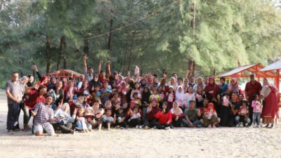 Sekretariat DPRK Banda Aceh Gelar Family Gathering di Pantai Riting