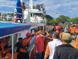 Tim Basarnas Evakuasi Crew Kapal MT Falkanger di Perairan Selat Benggala