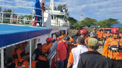Tim Basarnas Evakuasi Crew Kapal MT Falkanger di Perairan Selat Benggala