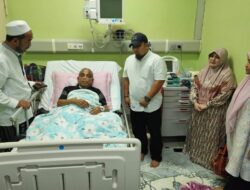 Waled Husaini Dirawat di RSUDZA, Pj Bupati Aceh Besar Membezuk