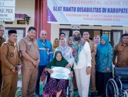 Pj Bupati Nagan Raya Serahkan Bantuan Kursi Roda untuk Penyandang Disabilitas