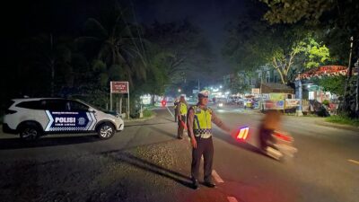 Personel Sat Lantas Polres Aceh Besar Gencar Atur Lalu Lintas Malam Hari