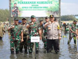 Kasad Tanam 64.500 Bibit Mangrove Secara Serentak di Seluruh Aceh