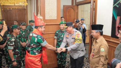 Kapolda Aceh Sambut Kedatangan Kasad di Bandara SIM