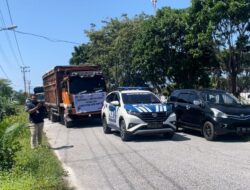Personel Polres Aceh Singkil Kawal Pendistribusian Logistik Pemilu 2024 Ke Seluruh Kecamatan