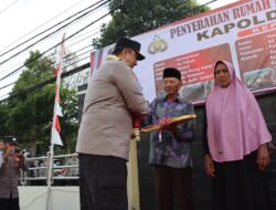 Kapolda Aceh Serahkan Bantuan Tiga Unit Rumah Layak Huni Kepada Masyarakat Kurang Mampu