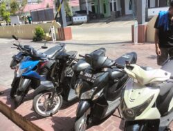 Pemuda Lamdingin Serahkan Lima Sepeda Motor Balapan Liar ke Polsek Kuta Alam